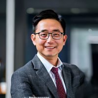 升学规划师陈志远老师的专业照片，自信专业的表情，拥有丰富的中高考升学指导经验
